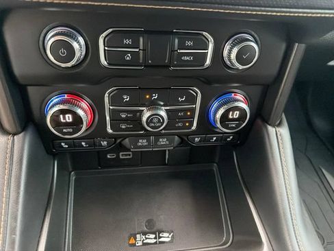 Used 2022 GMC Yukon AT4 w/ Technology Package AWD/4WD image 17