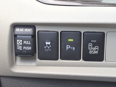 Used 2017 Toyota Sienna XLE Premium AWD/4WD image 34