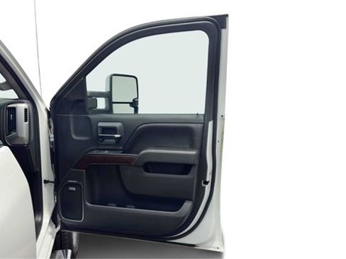 Used 2016 GMC Sierra 2500 SLT w/ Duramax Plus Package image 9