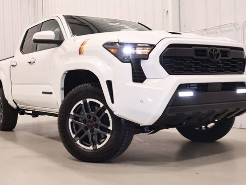 Used 2024 Toyota Tacoma TRD Sport w/ TRD Sport Upgrade Package AWD/4WD image 40
