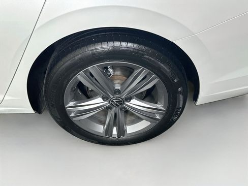 Used 2024 Volkswagen Jetta SE FWD image 11