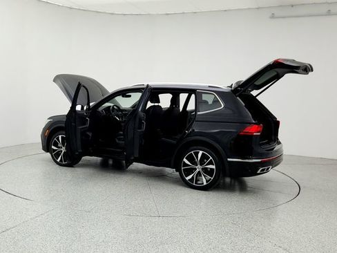 Used 2023 Volkswagen Tiguan SEL R-Line image 12