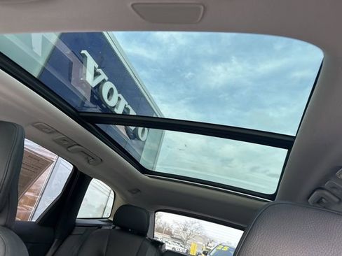 Certified 2025 Volvo XC60 B5 Plus AWD/4WD image 27