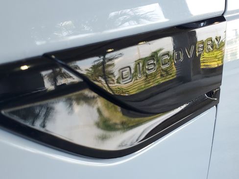 Used 2018 Land Rover Discovery SE AWD/4WD image 5