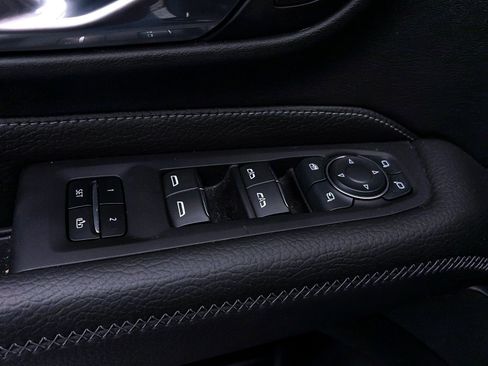 Used 2024 GMC Yukon Denali AWD/4WD image 32