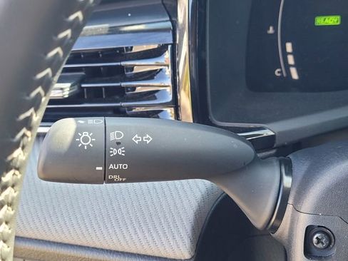 Used 2025 Toyota Camry SE image 16