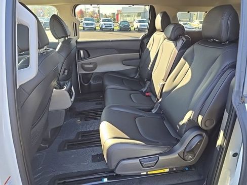 New 2026 Kia Carnival EX image 21