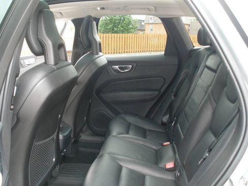 Used 2018 Volvo XC60 T5 Momentum AWD/4WD image 27