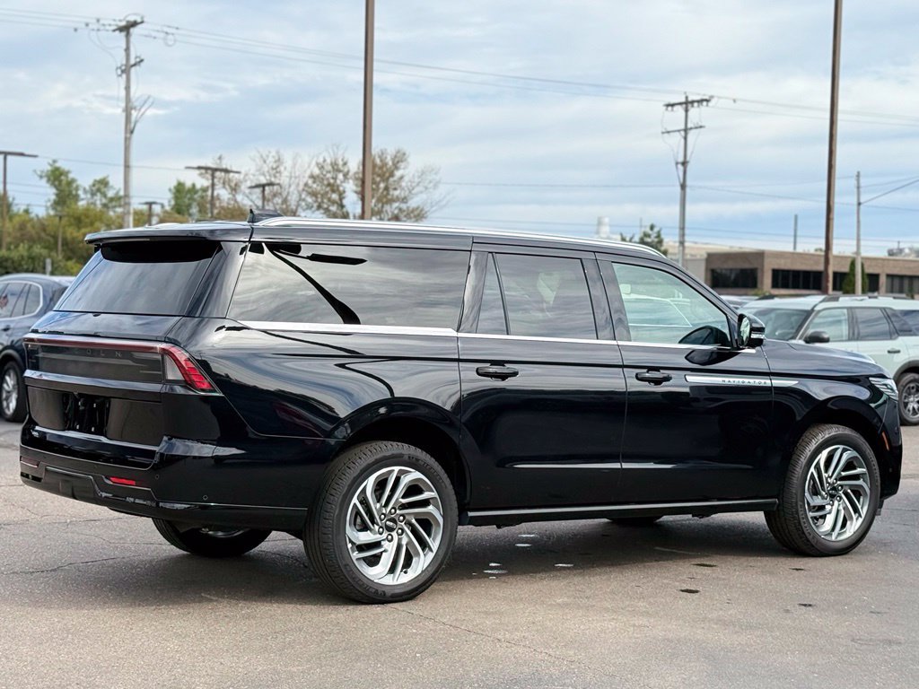 Used 2025 Lincoln Navigator L Reserve AWD/4WD image 44