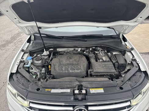 Certified 2022 Volkswagen Tiguan SEL R-Line image 31