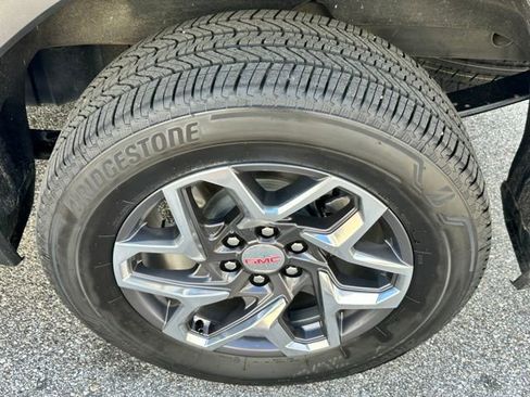 Used 2025 GMC Sierra 1500 SLT w/ SLT Premium Plus Package image 32