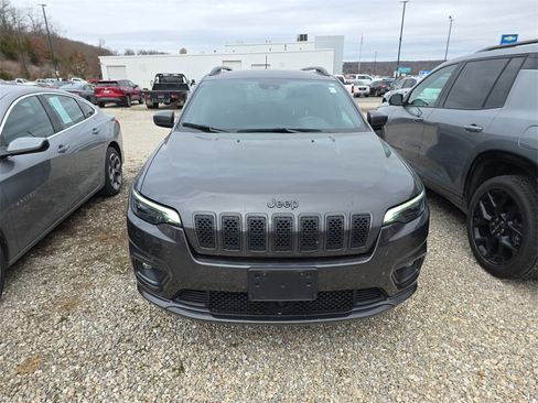 Used 2019 Jeep Cherokee High Altitude image 2