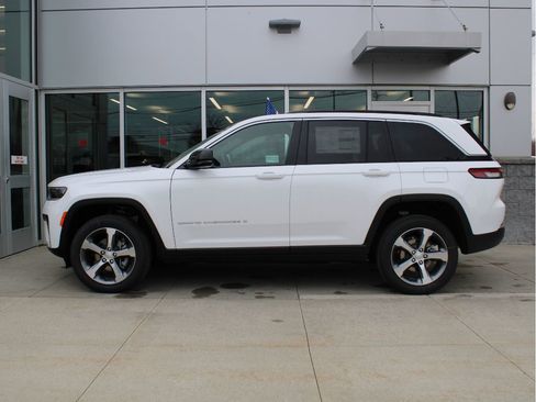 New 2026 Jeep Grand Cherokee Limited AWD/4WD image 5