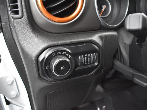 Used 2018 Jeep Wrangler Unlimited Sport S AWD/4WD image 7