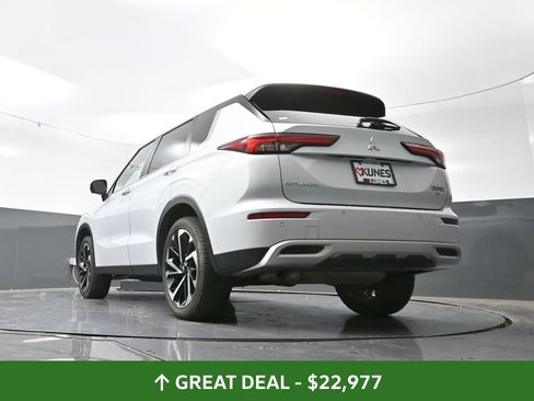 Used 2024 Mitsubishi Outlander SE image 57