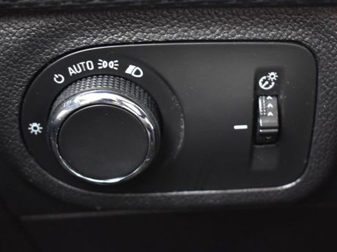 Used 2017 Chevrolet Cruze LS FWD image 33