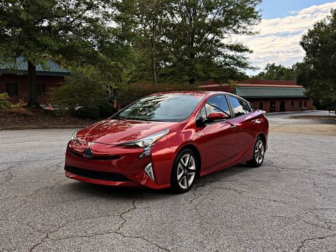 Used 2016 Toyota Prius Three Touring FWD image 1