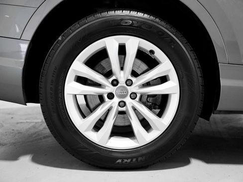 Used 2017 Audi Q7 3.0T Premium Plus w/ Premium Plus Package AWD/4WD image 39