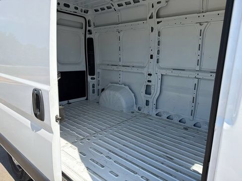 Used 2025 RAM ProMaster 2500 w/ Convenience Group FWD image 15