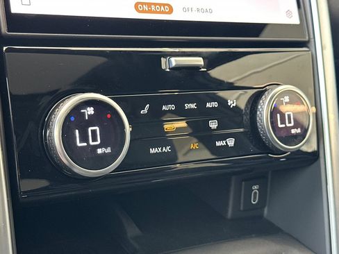 New 2026 Land Rover Discovery S image 22