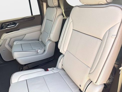 New 2026 GMC Yukon XL Denali w/ Denali Reserve Package RWD image 15
