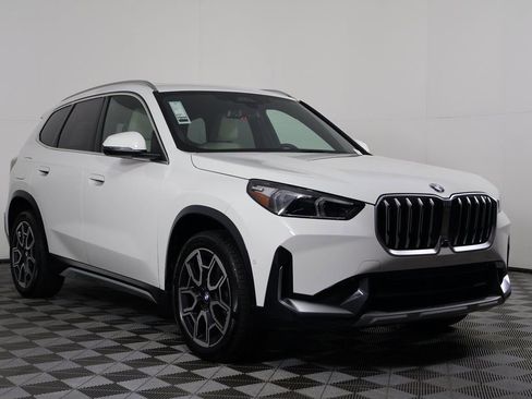 Used 2025 BMW X1 xDrive28i w/ Premium Package image 3