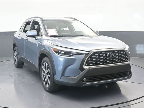 Used 2022 Toyota Corolla Cross XLE image 9