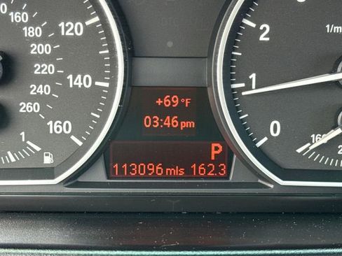 Used 2011 BMW 135i Convertible RWD image 25