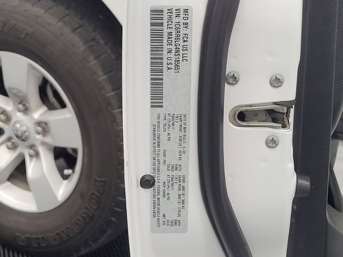 Used 2022 RAM 1500 Classic SLT image 33