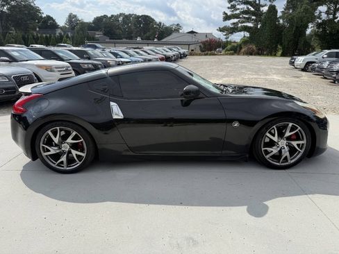 Used 2016 Nissan 370Z Coupe RWD image 10