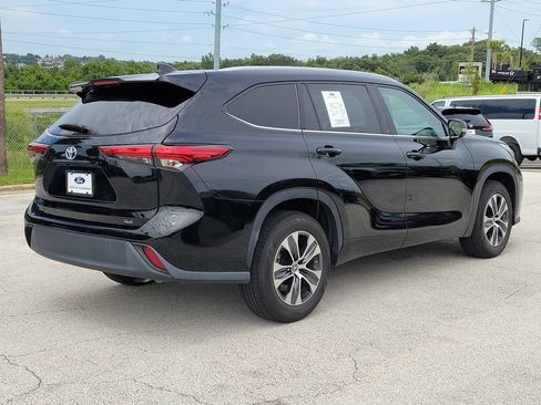 Used 2022 Toyota Highlander XLE FWD image 5