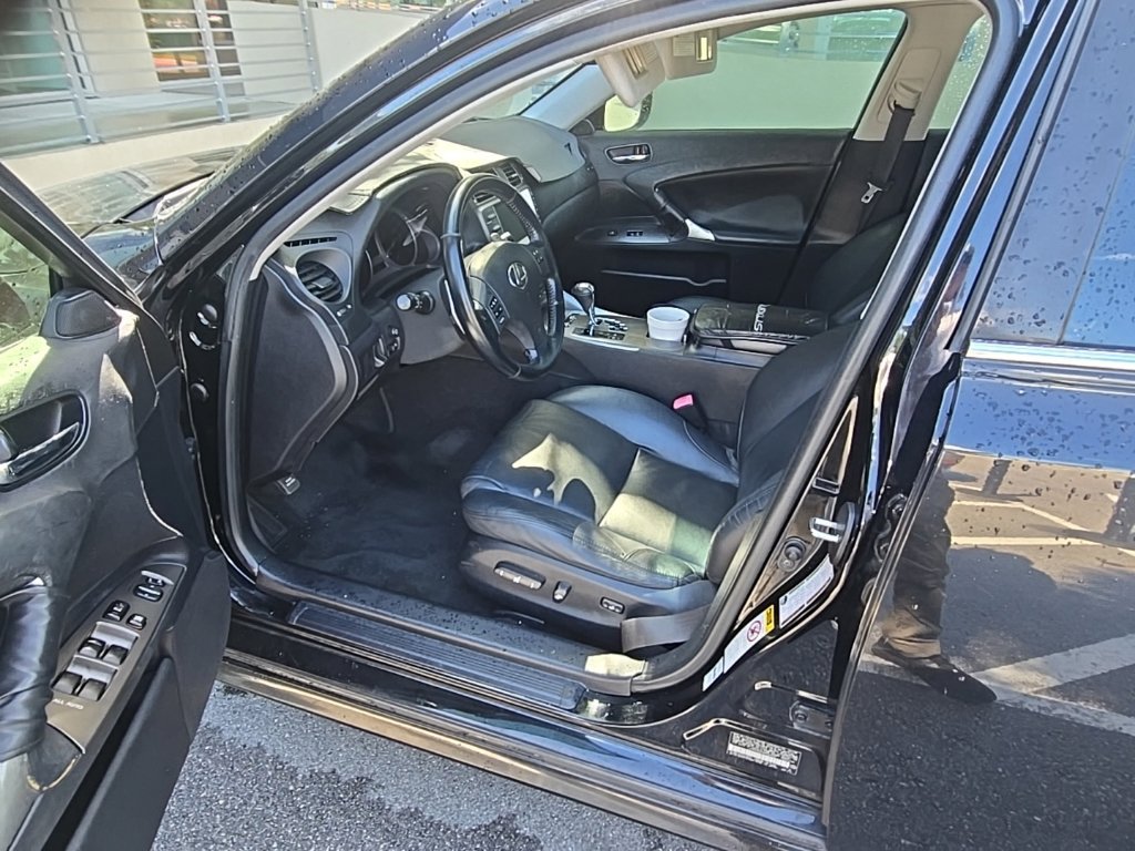 Used 2008 Lexus IS 250 AWD w/ Preferred Accessory Pkg image 2
