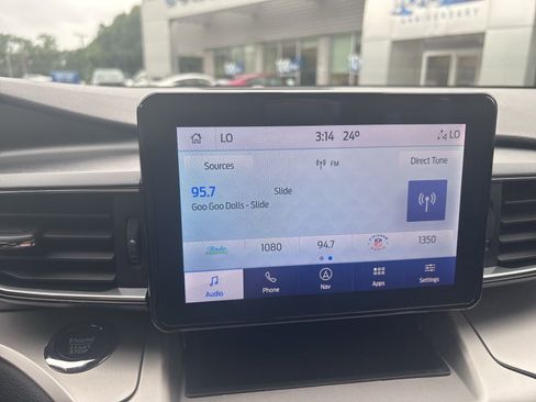 Used 2022 Ford Explorer XLT w/ Equipment Group 202A image 17