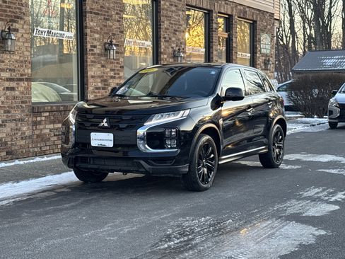 Used 2025 Mitsubishi Outlander Sport LE image 1