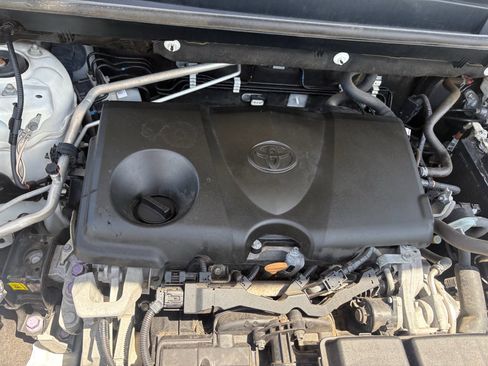 Used 2020 Toyota RAV4 LE FWD image 30