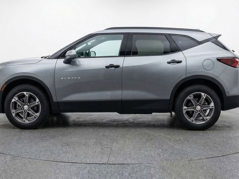 Used 2025 Chevrolet Blazer LT FWD image 5