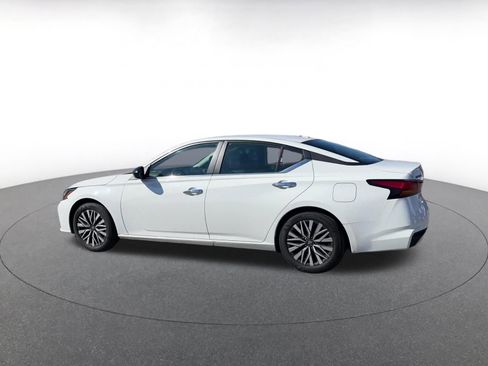 Used 2025 Nissan Altima 2.5 SV image 9