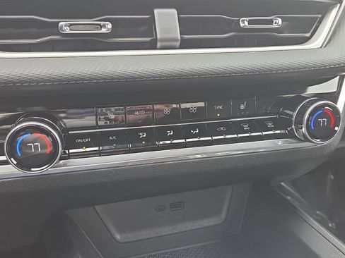 New 2026 Chevrolet Equinox LT w/ Convenience Package II image 16