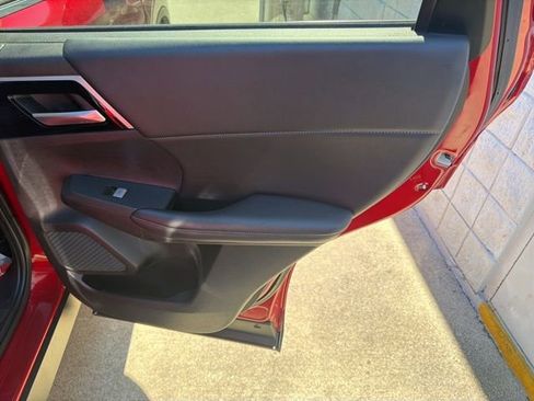 Used 2024 Mitsubishi Outlander SE image 16