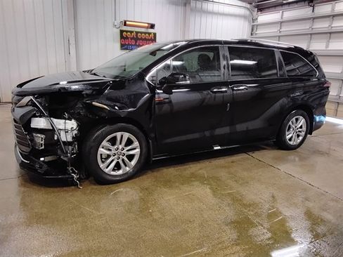 Used 2024 Toyota Sienna Limited AWD/4WD image 2