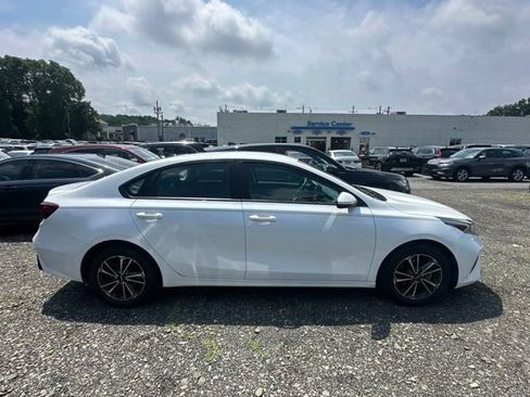Used 2024 Kia Forte LXS FWD image 2