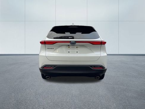 Used 2023 Toyota Venza LE image 6