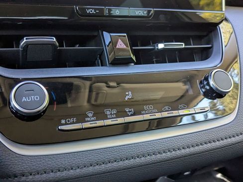 Used 2025 Toyota Corolla XLE image 21