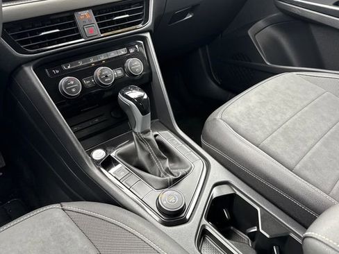 Used 2024 Volkswagen Taos SE image 17