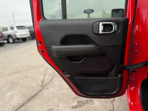 Used 2023 Jeep Wrangler Sahara image 14