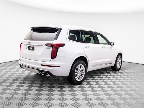 New 2025 Cadillac XT6 Luxury image 7