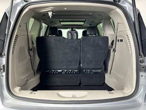 Used 2022 Chrysler Pacifica Limited FWD image 13