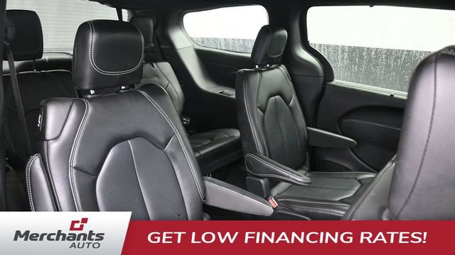 Used 2025 Chrysler Pacifica Select FWD image 11