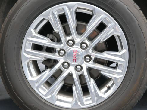 Used 2024 GMC Yukon XL SLT image 10