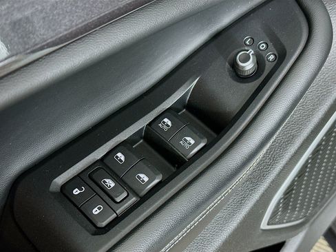 Used 2022 Jeep Grand Cherokee L Laredo image 17